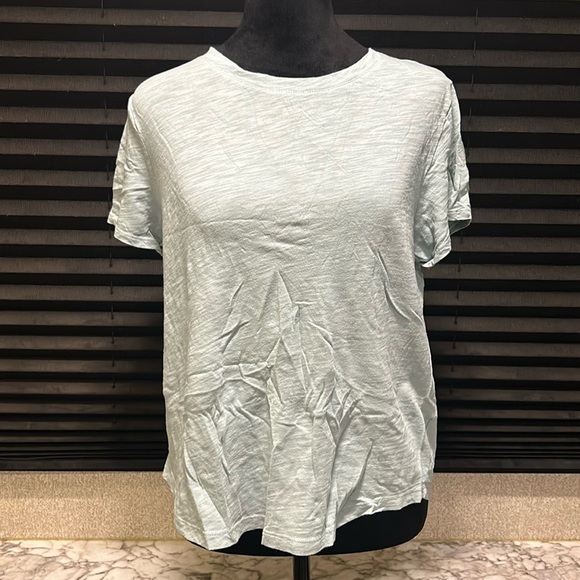 Old Navy Women’s‎ Everywear Light Blue Short Sleeve Crewneck Cotton T-Shirt Med - Picture 1 of 6